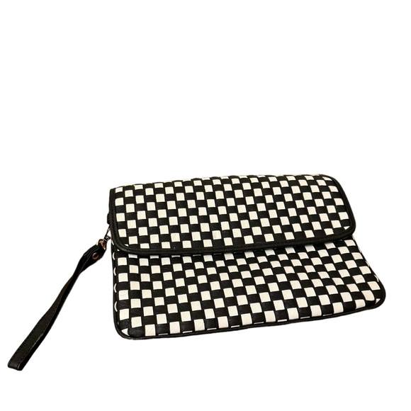 Melie Bianco Handbags - Melie Bianco Vegan Leather Woven Clutch in Black & White. VGUC
